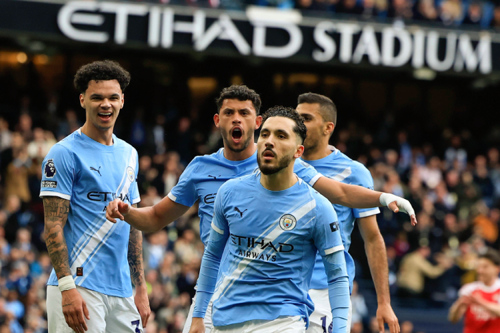 Райан Шерки празднует гол