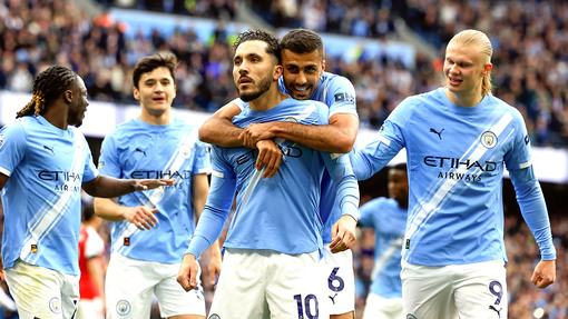 Игроки «Манчестер Сити» празднуют гол 