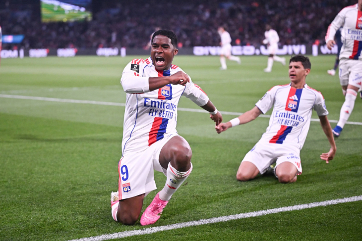 Эндрик празднует гол