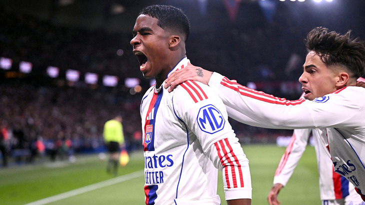 Эндрик празднует гол