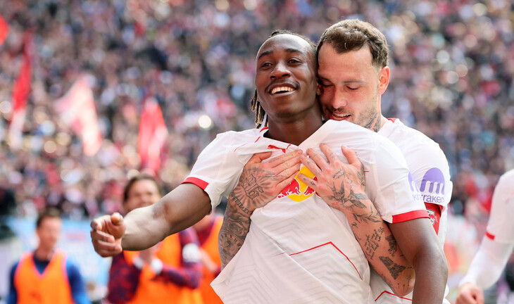 Клостерманн проверяет грудные мышцы Дьоманде