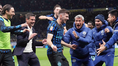 Игроки «Интера» празднуют гол