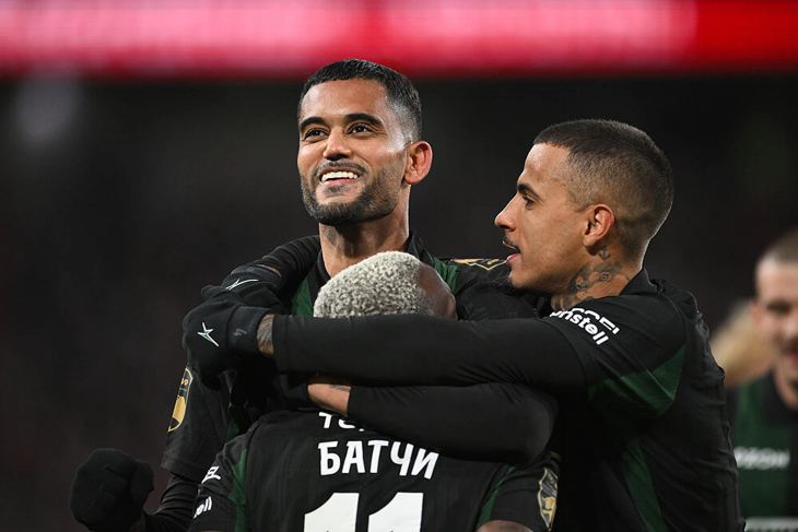 Жубал празднует гол