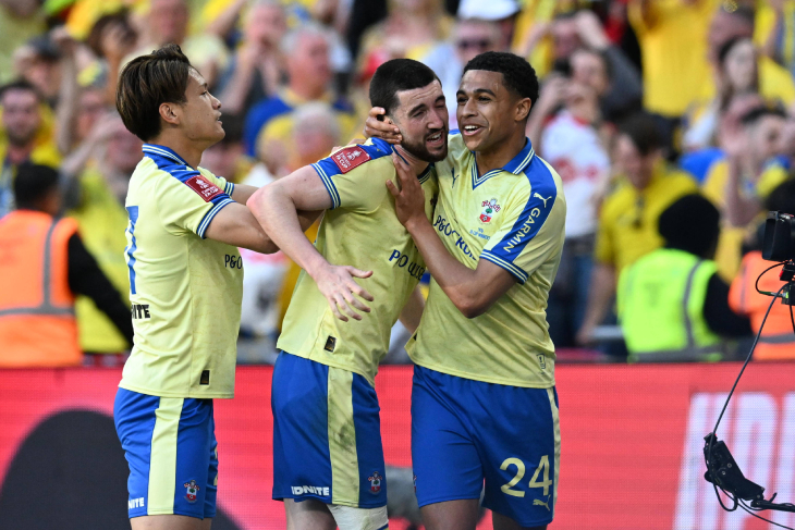 Игроки «Саутгемптона» празднуют гол