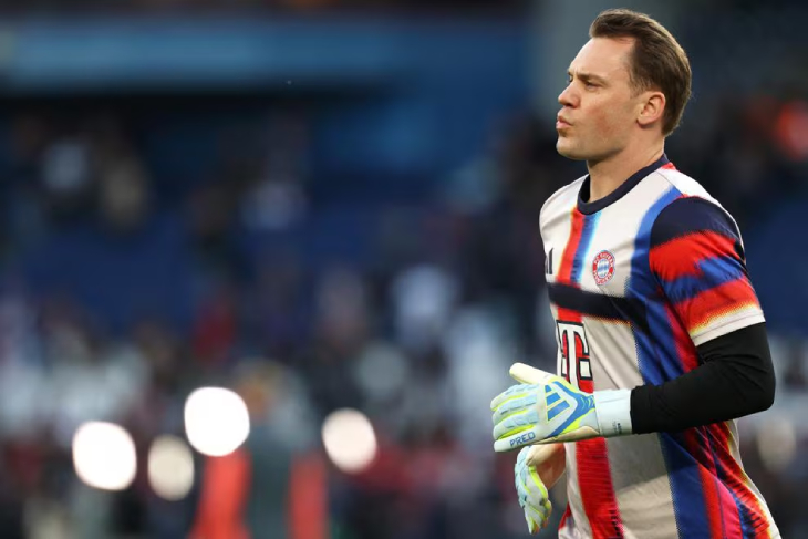 Мануэль Нойер на разминке