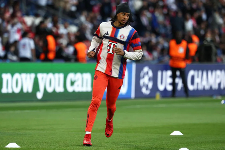 Майкл Олисе на разминке