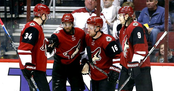 Виктор Тихонов (справа) удачно провел игру с «Каролиной» 