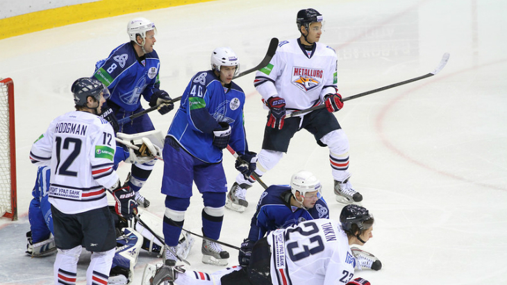 «Нефтехимик» — «Металлург» Мг