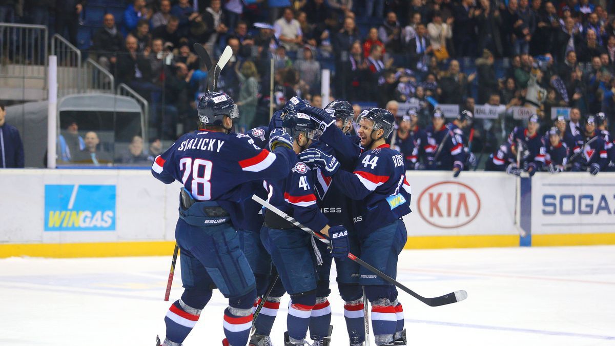 Хоккеисты «Слована»