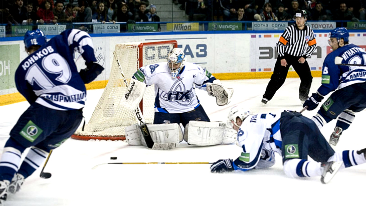 «Нефтехимик» — «Амур»