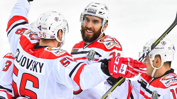 Хоккеисты «Автомобилиста»