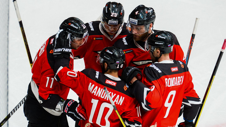 Хоккеисты «Авангарда»