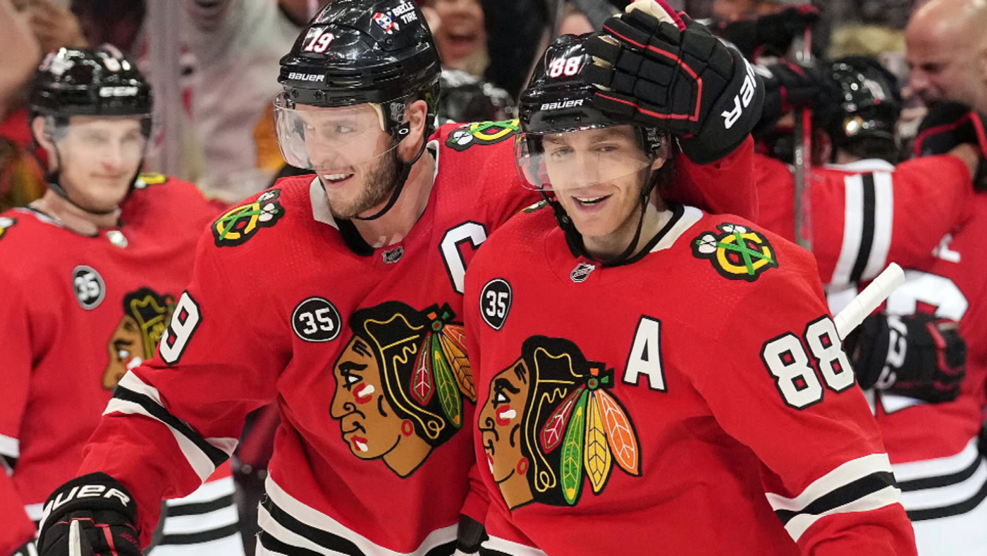 Джонатан Тэйвз (#19) и Патрик Кейн (#88) 