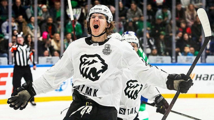 Форвард «Трактора» Виталий Кравцов