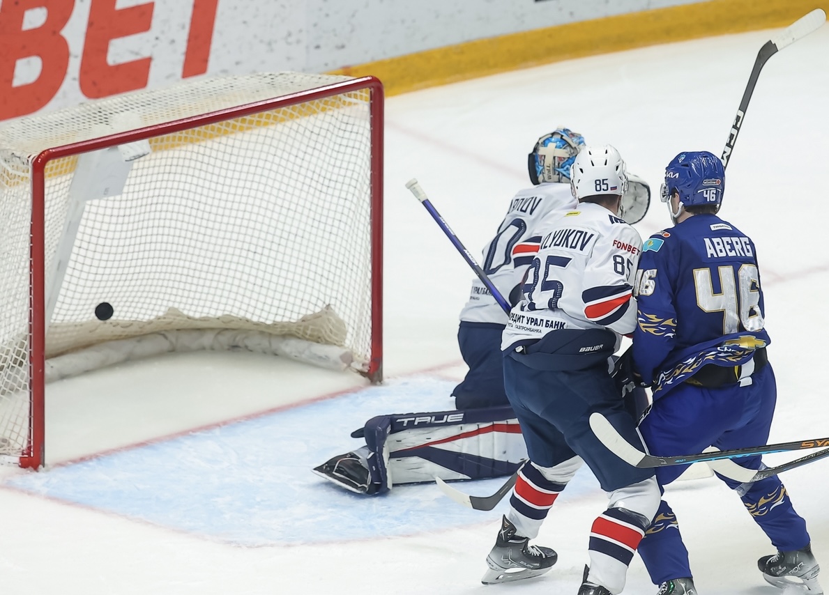 «Металлург» Мг в игре с «Барысом»