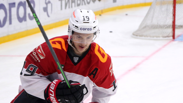 Владимир Ткачев — нападающий «Авангарда»