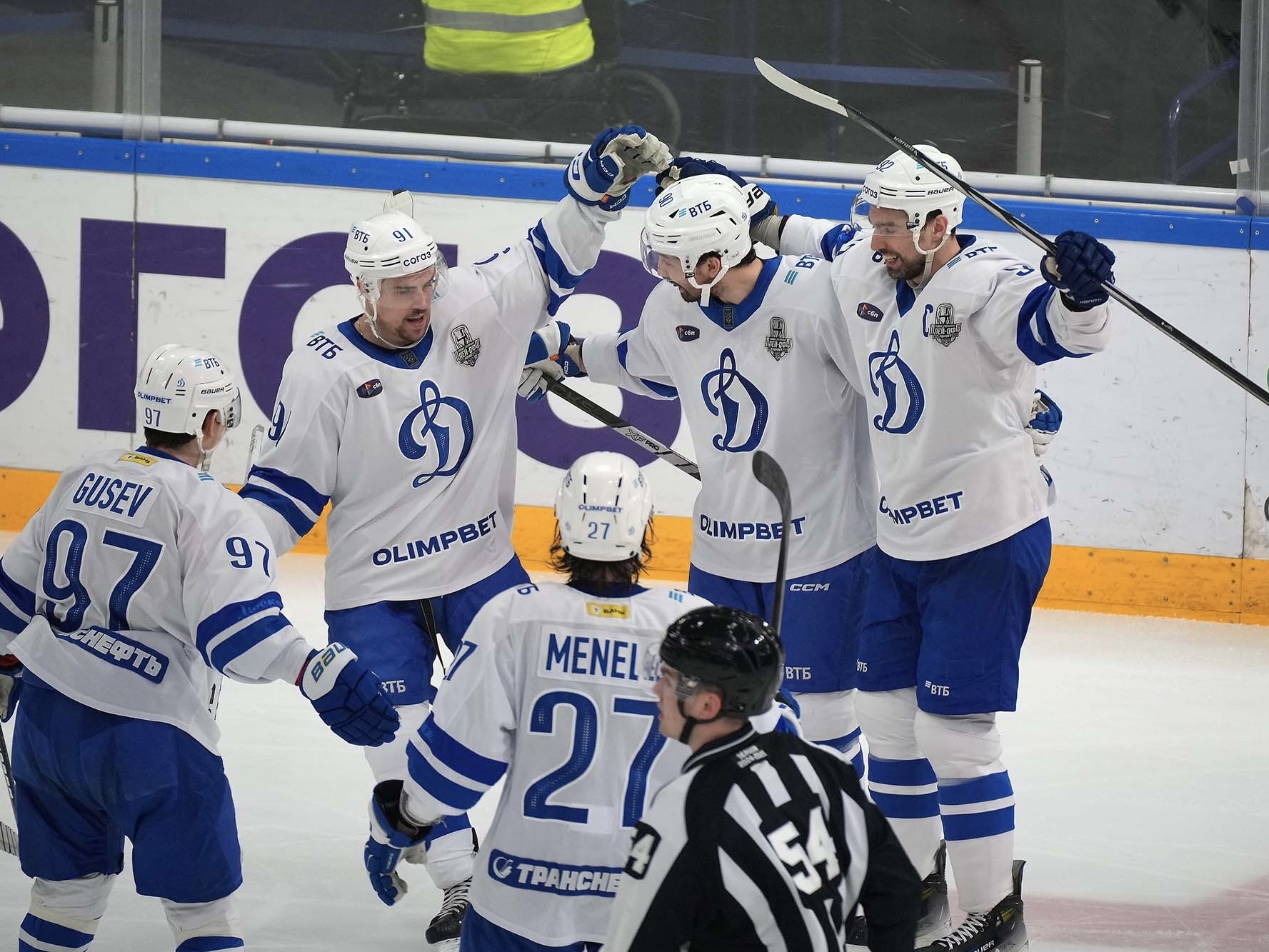 «Динамо» Москва вырвалось вперед в гонке с «Ак Барсом»