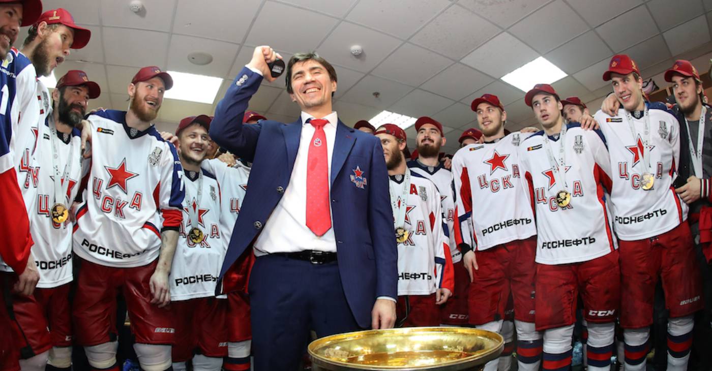 Игорь Никитин вместе с хоккеистами ЦСКА после победы в Кубке Гагарина-2019