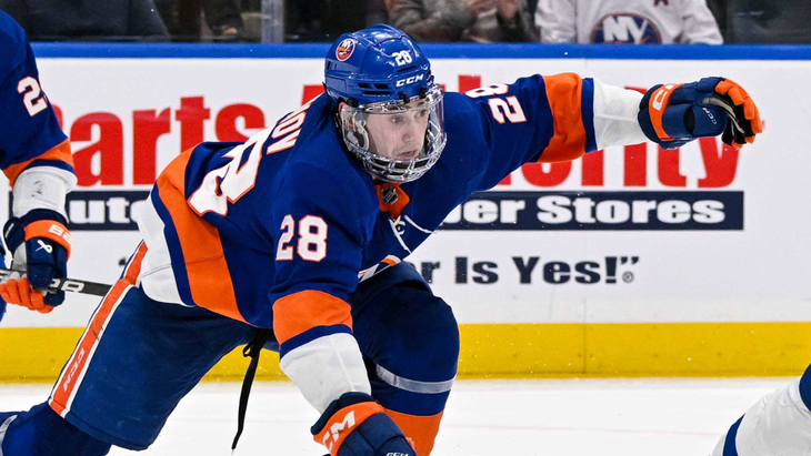 Александр Романов — защитник «Айлендерса»