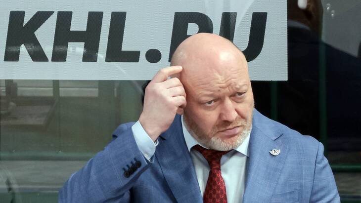 Главный тренер «Автомобилиста» Николай Заварухин