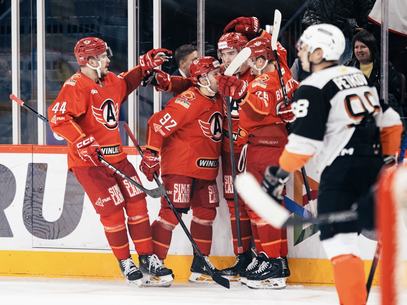 «Автомобилист» обыграл «Амур»