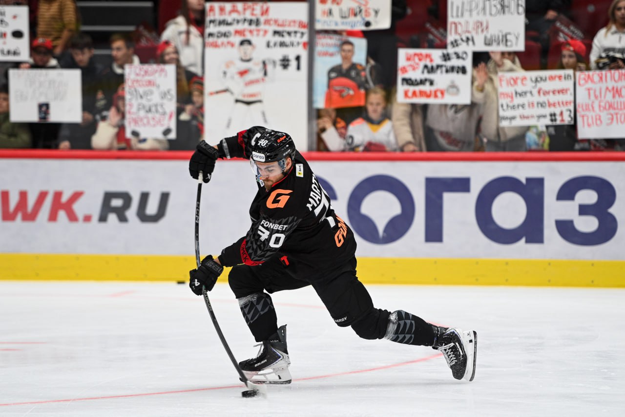 Нападающий «Авангарда» Игорь Мартынов