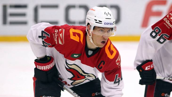 Защитник «Авангарда» Дамир Шарипзянов