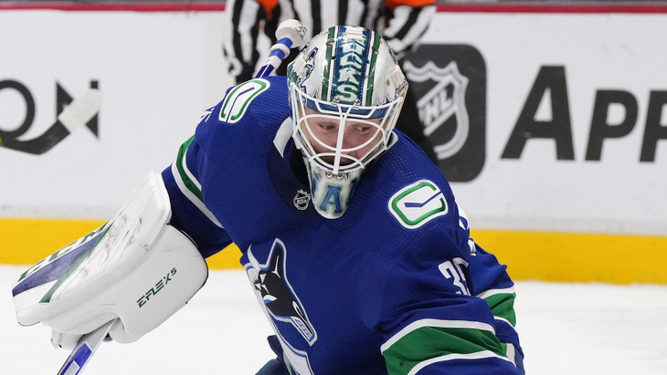 Джейк Дебраск — игрок «Ванкувера»