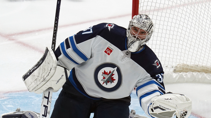 Коннор Хеллебайк — голкипер «Виннипег»