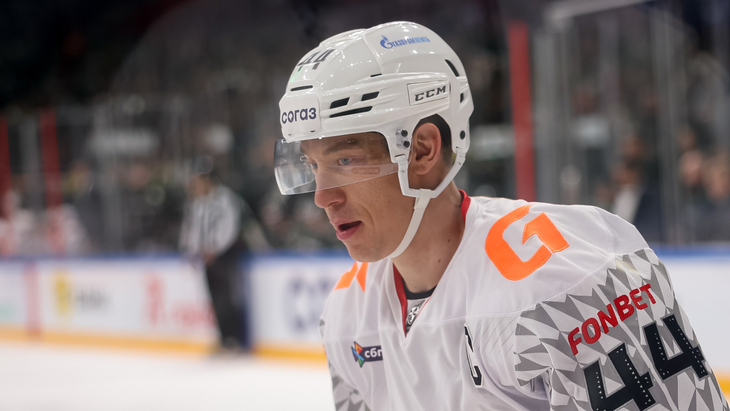 Дамир Шарипзянов — защитник «Авангарда»