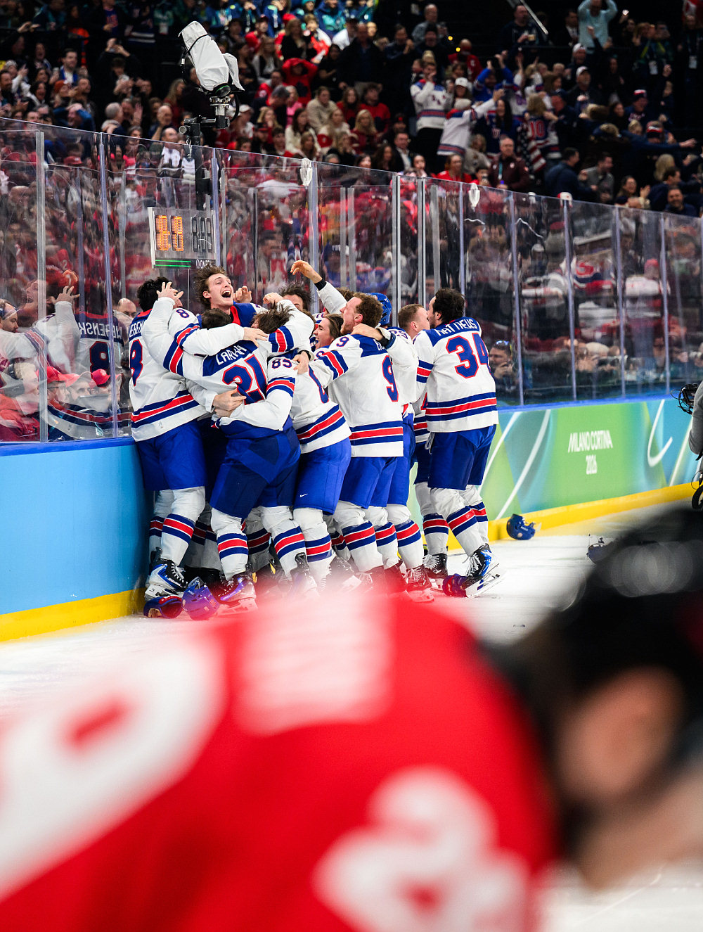 Сборная США и грустный канадец