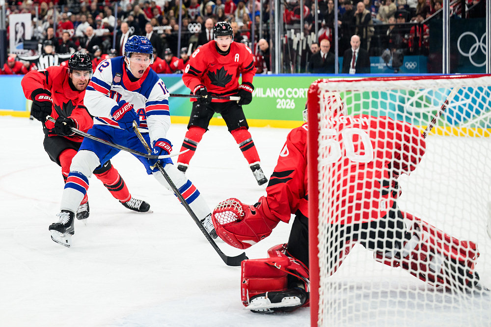 Мэтт Болди забивает гол в ворота Канады на 7-й минуте