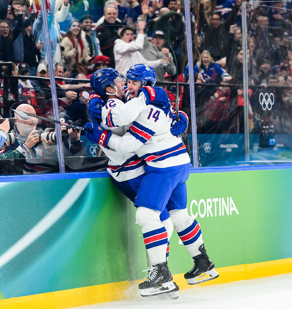 Сборная США празднует первый гол