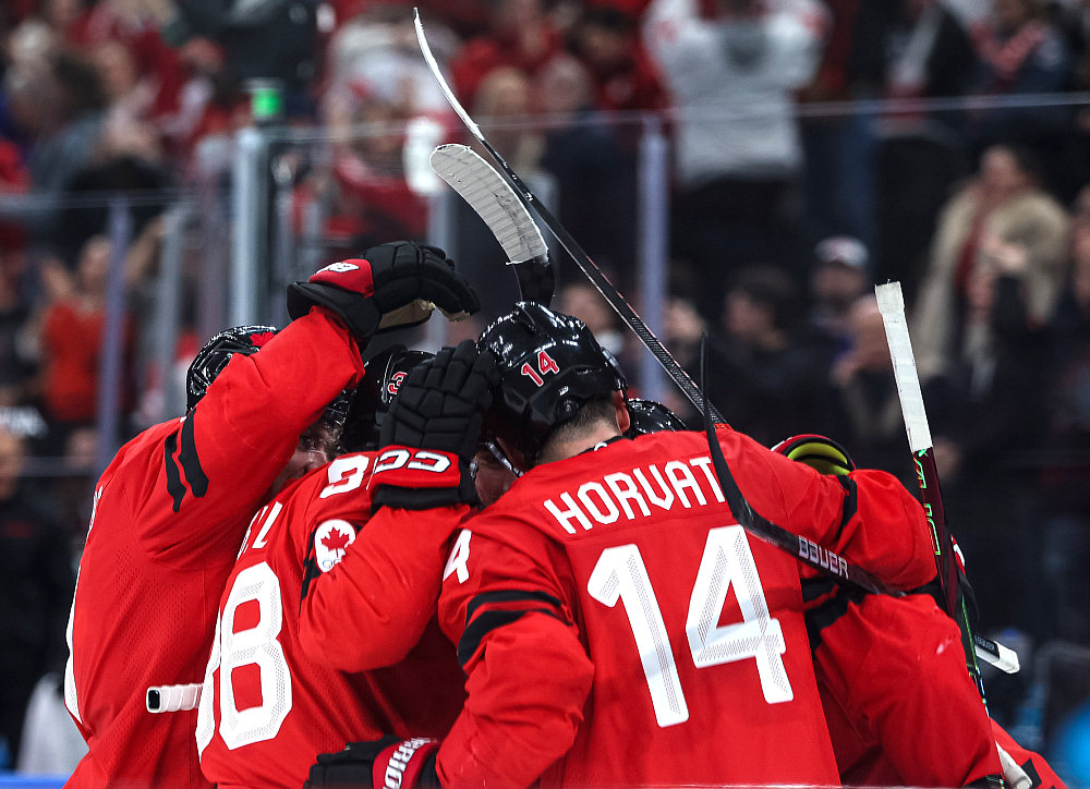 Сборная Канады празднует гол в ворота США. 1:1