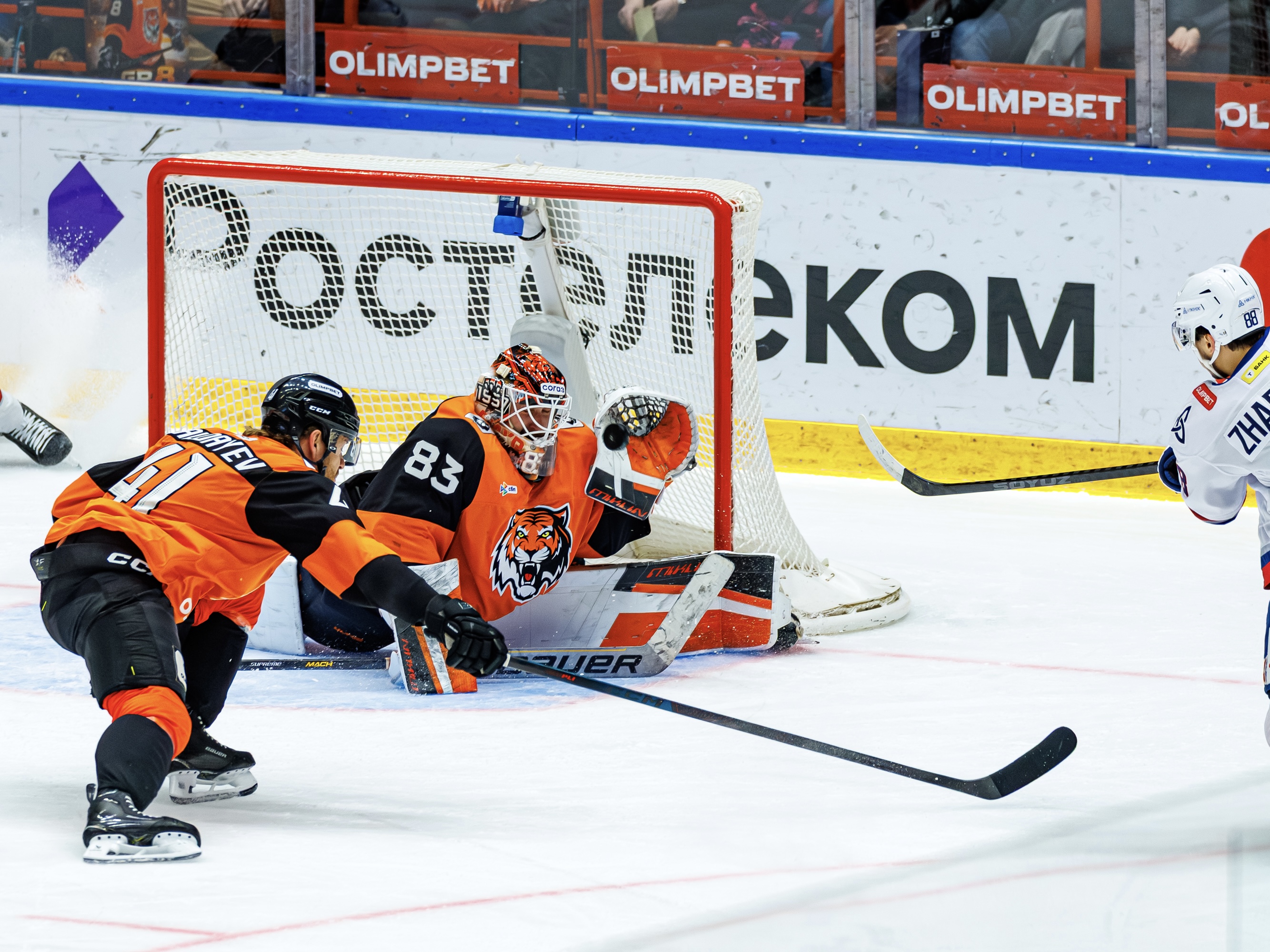 «Амур» победил «Нефтехимик»