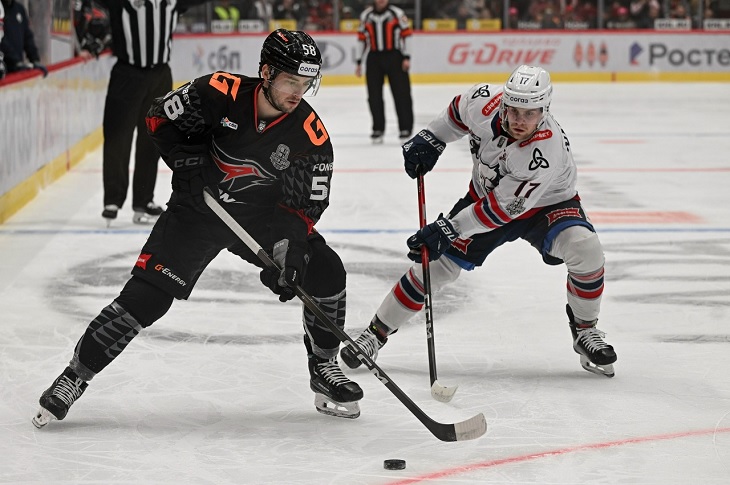 Максим Лажуа («Авангард») и Матвей Надворный («Нефтехимик»)