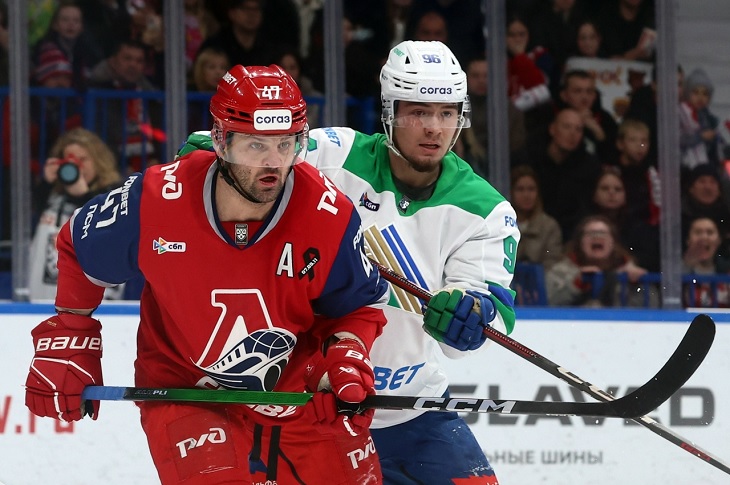 Александр Радулов («Локомотив») и Ильдан Газимов («Салават Юлаев»)