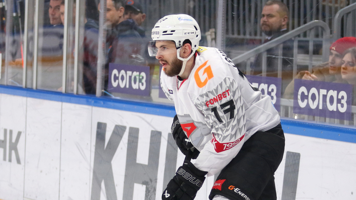 Константин Окулов — нападающий «Авангарда»