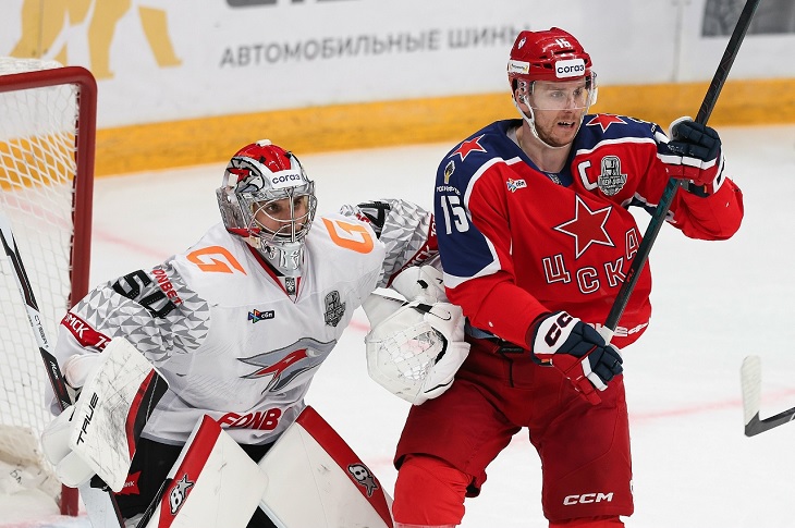 Никита Серебряков («Авангард») и Павел Карнаухов (ЦСКА)