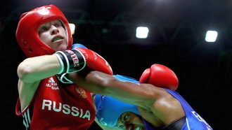 Елена Савельева (слева)