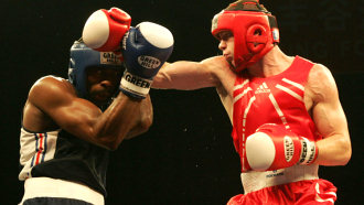 Егор Мехонцев (справа)