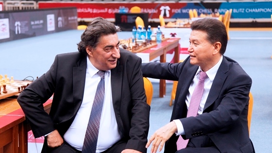 Георгиос Макропулос (слева) и Кирсан Илюмжинов