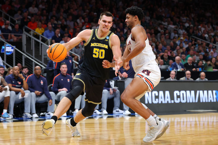 Влад Голдин с мячом