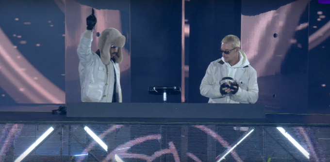 Танцуют все