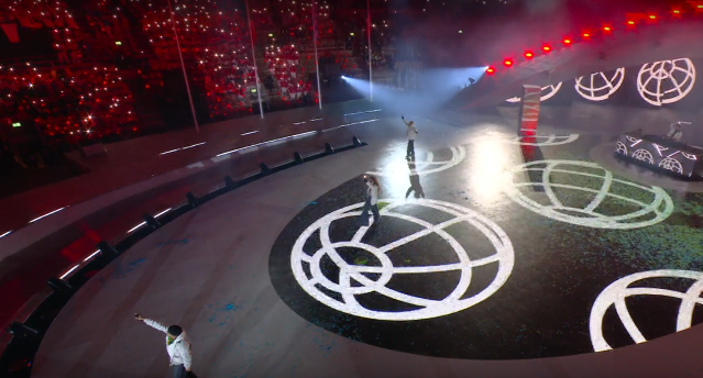 Фонарики на трибунах