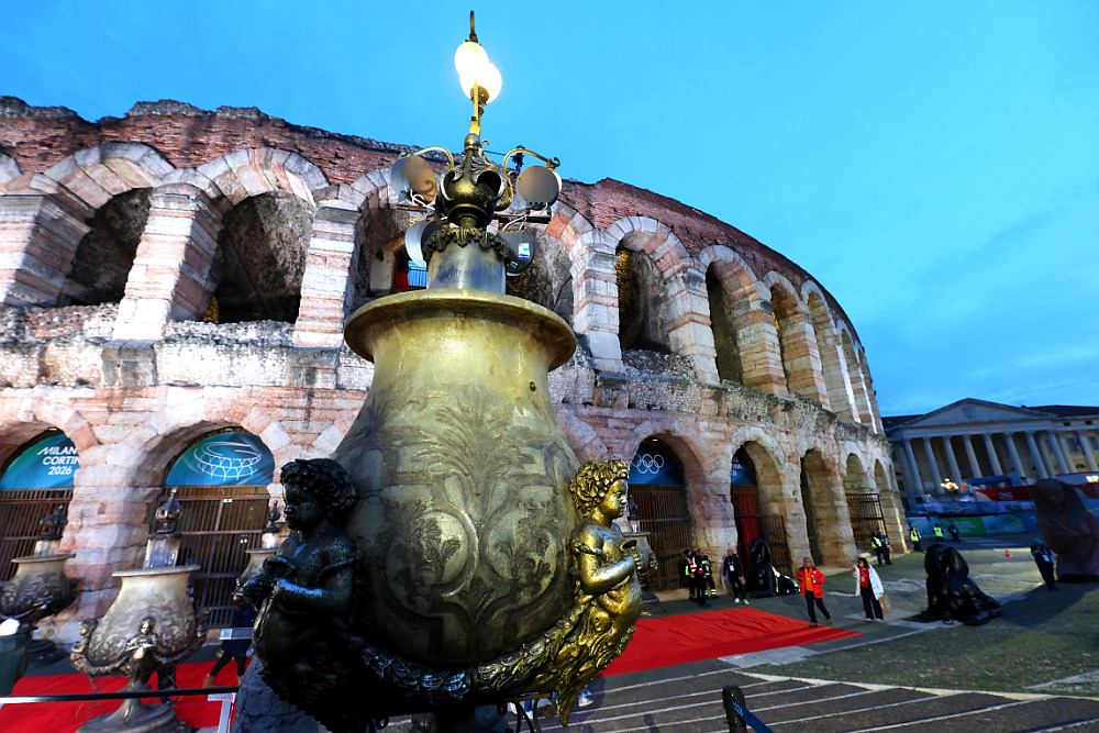 Амфитеатр в Вероне, построенный около 30 года нашей эры, что делает его примерно на 50 лет старше римского Колизея