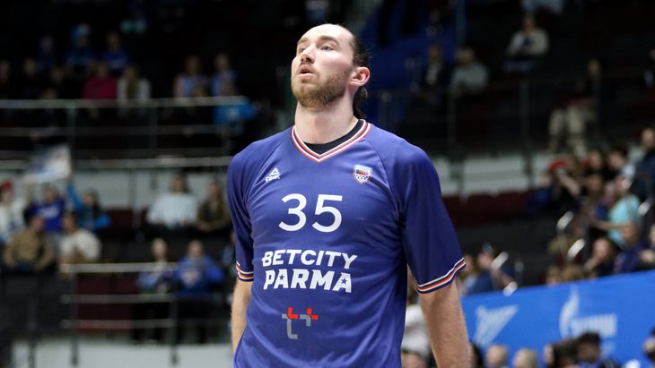 Центровой Александр Шашков