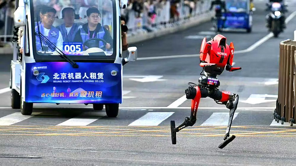 Lightning и команда техников позади