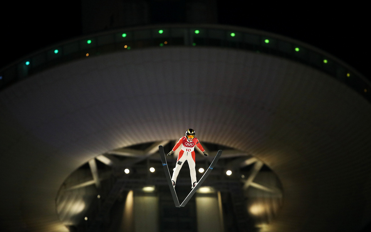 Золото Лундбю и четвертое место Аввакумовой в прыжках с трамплина