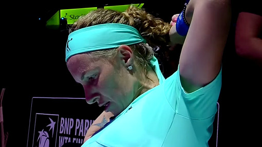 Светлана Кузнецова отрезает волосы